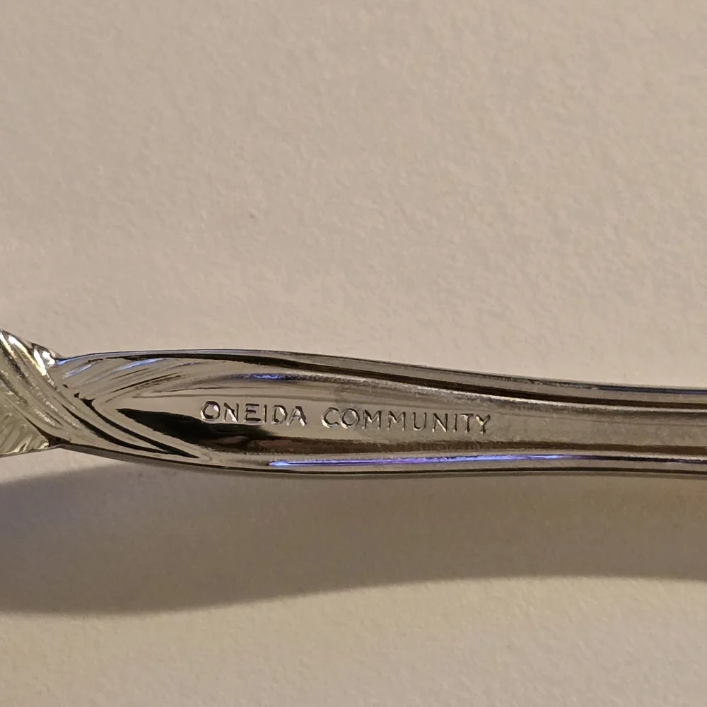 Oneida Community Gold Twist Handle Stainless Steel Knife – 6.5